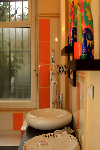 Bathroom 5, Château la Moune, Gironde