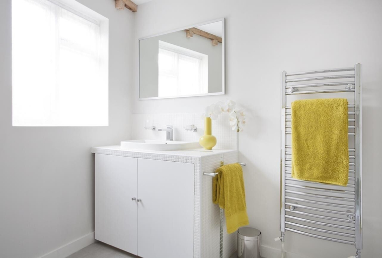 Bathroom 3, Central Apartment with Wifi, London
