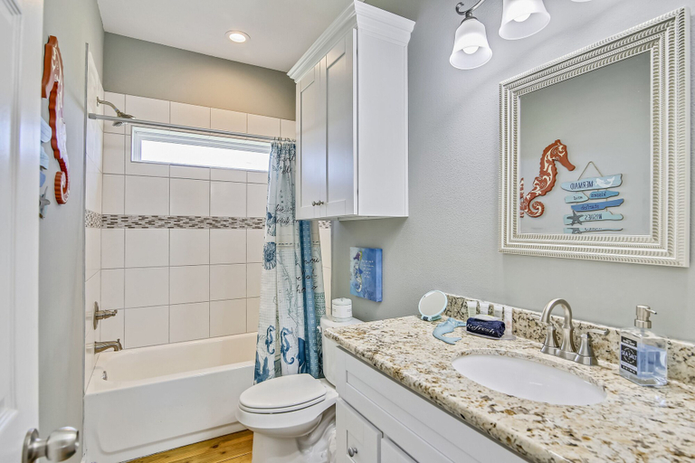 Bathroom 4, Seagoddess Sea-cret, Galveston