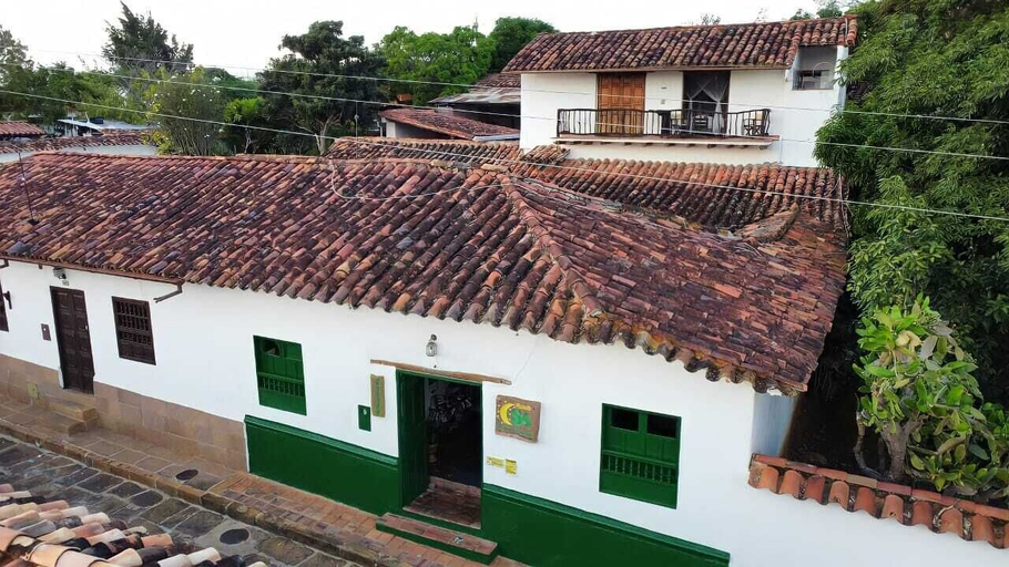 Exterior & Views