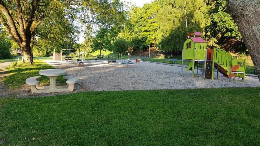 Others 4, Camping La Sittelle, Sarthe
