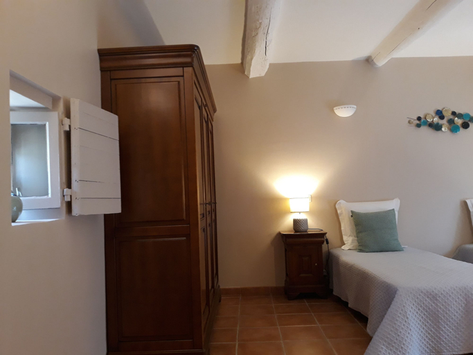 Bedroom 2, Le Mas des Vergers, Bouches-du-Rhône