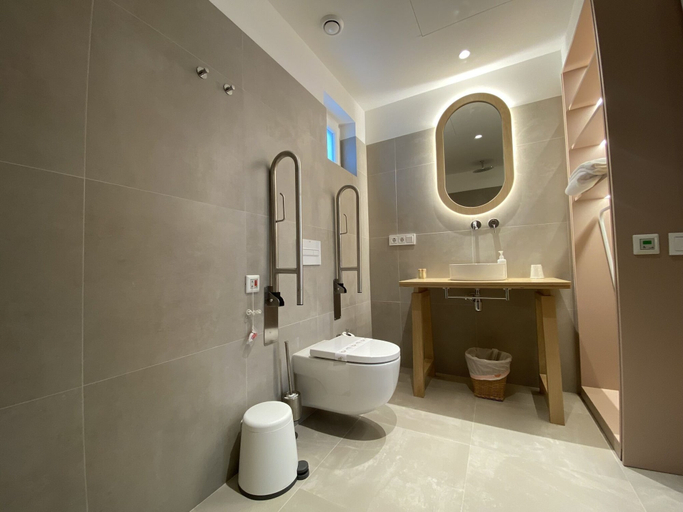 Bathroom 5, Hotel Leonor, Cádiz