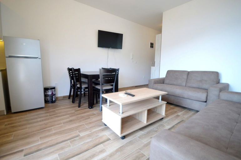 Others 4, Isidora Apartments