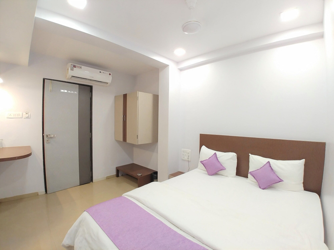 Bedroom 2, Hotel Mangal Residency, Pune
