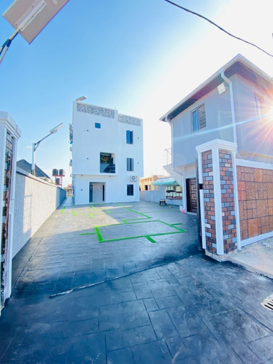 Exterior & Views 1, Mini Flat with Starlink Internet & Pool, Alimosho