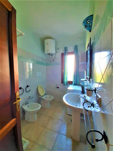 Bathroom 3, Shardana 1, Nuoro
