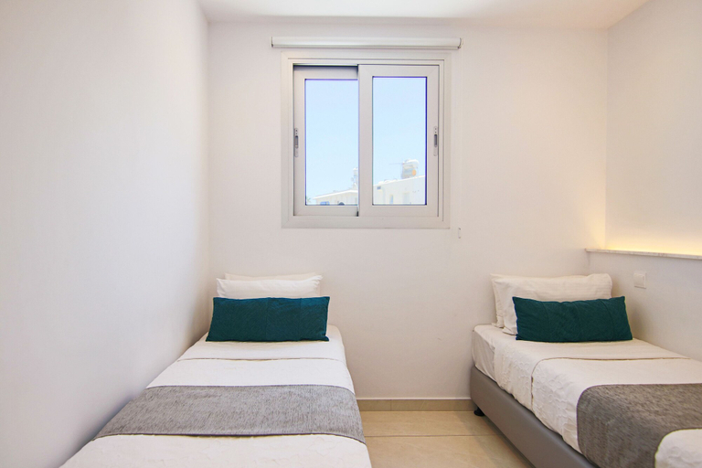 Bedroom 2, Phaedrus Living: Seaside Deluxe Flat Harbour 112