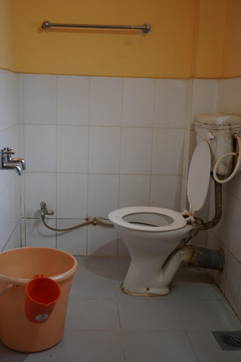 Bathroom 3, Hotel Aashish Deluxe Kolhapur, Kolhapur