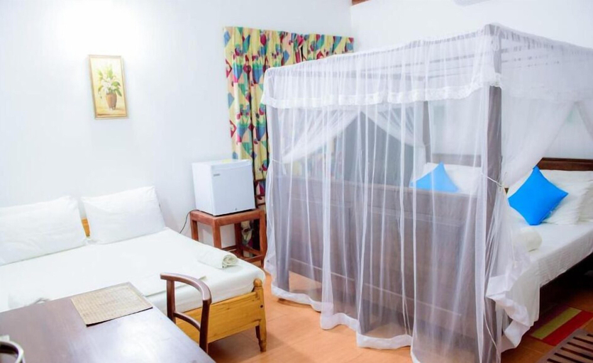 Bedroom 3, Villa White, Hikkaduwa
