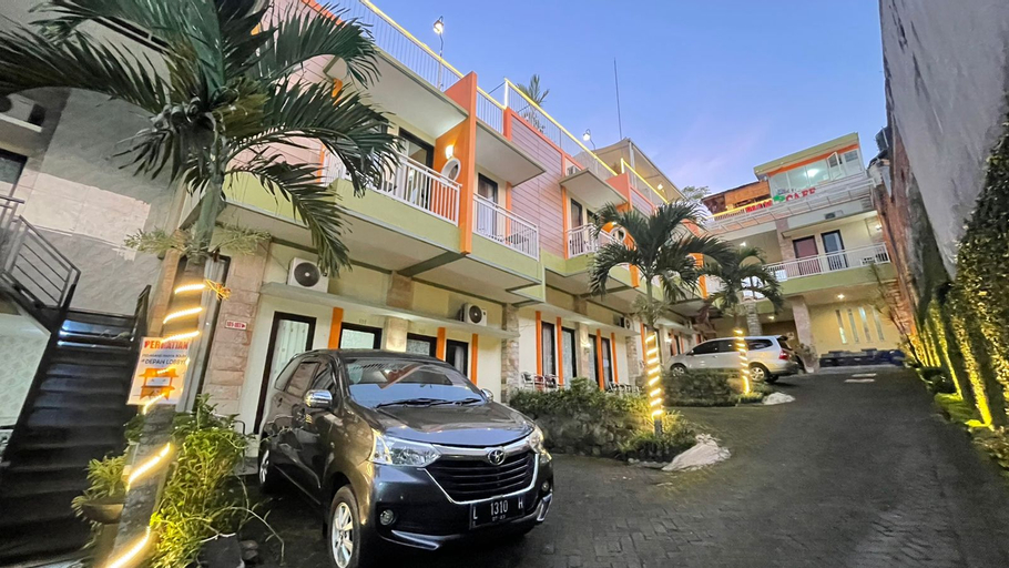 Exterior & Views