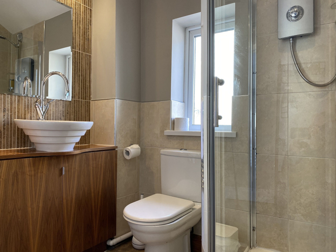 Bathroom 3, Number One Hundred B&B, Cardiff