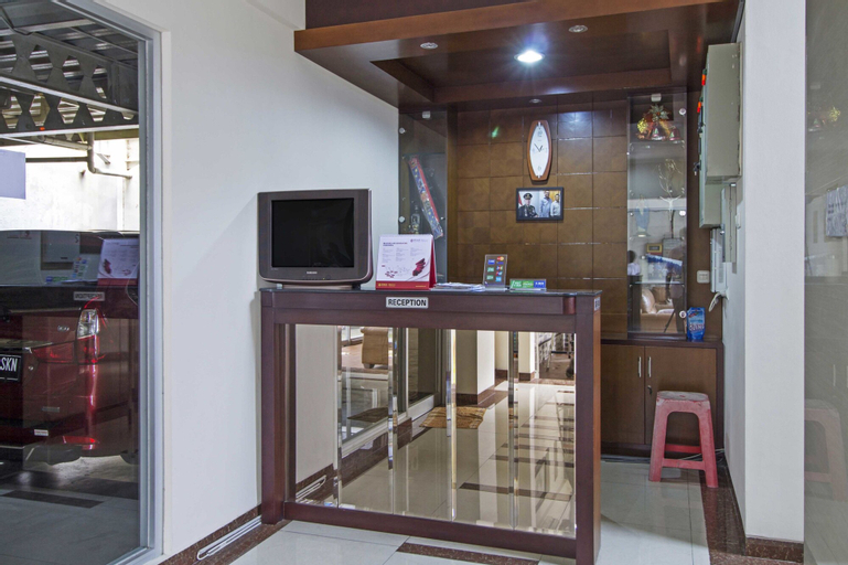 Public Area, RedDoorz Plus Near Ambassador Mall, South Jakarta