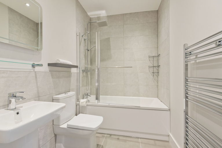 Bathroom 3, The Seamus Heaney Suite - hiphipstay, Dublin