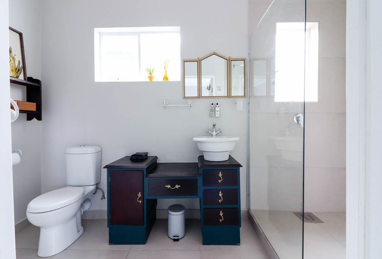 Bathroom 4, Arbour1, Eden