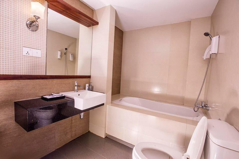 Bathroom, Green Paradise Hotel, Yangon