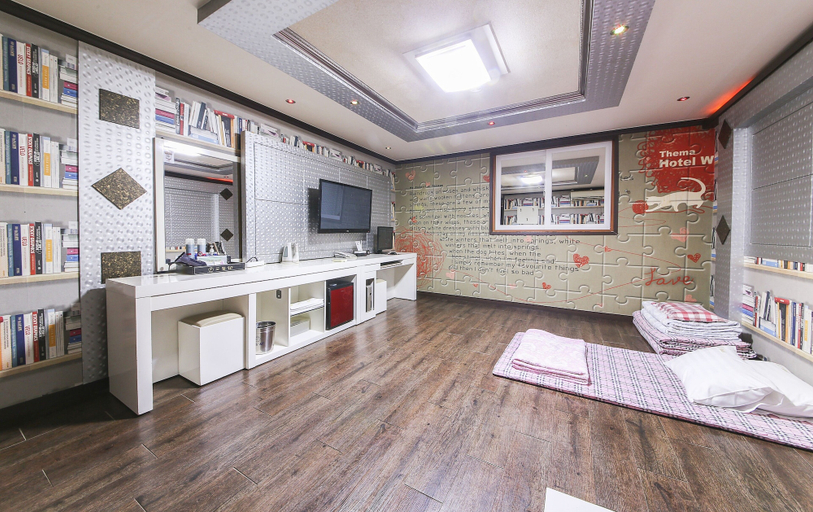 Others 4, W Motel, Andong