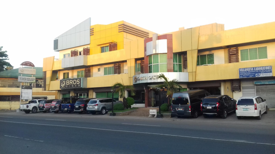 Exterior & Views