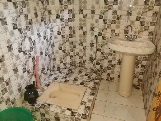 Bathroom, Valley View Hotel & Restaurant, Hazara