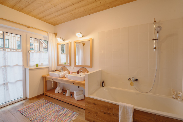 Bathroom 3, Narzissendorf Zloam, Liezen