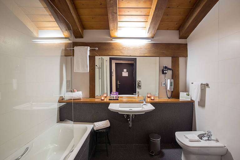 Bathroom 4, Hotel Dolarea, Guipúzcoa