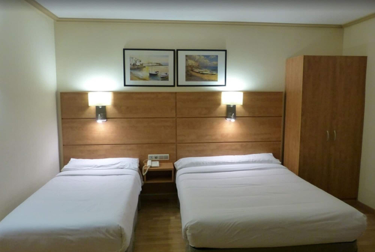 Bedroom 3, Hotel Avenida, Zaragoza