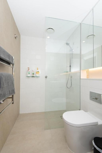 Bathroom, YORK & GEORGE SYDNEY CBD 2BED APARTMENT, Sydney