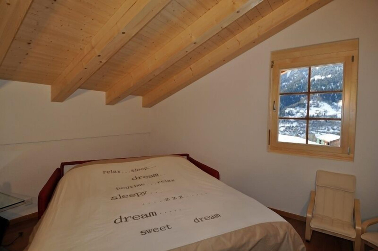 Bedroom 3, Marjo OG, Goms
