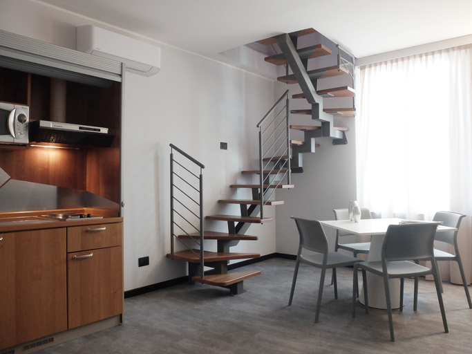 Others 4, Residence Carlton, Ferrara