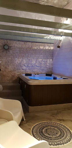 Bathroom 5, Domaine de Bourgville, Vienne