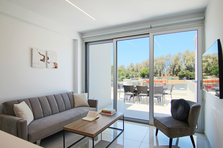 Others 5, Phaedrus Living: Seaside Deluxe Flat Harbour 112
