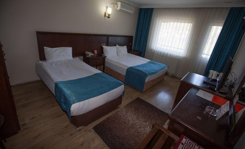 Bedroom 4, Grand Astra Hotel, Merkez