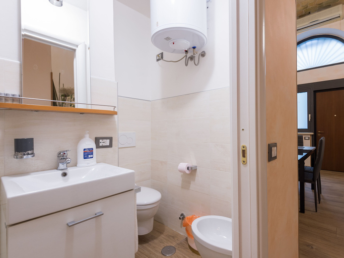 Bathroom 2, Residenza Borghese 71, Rome