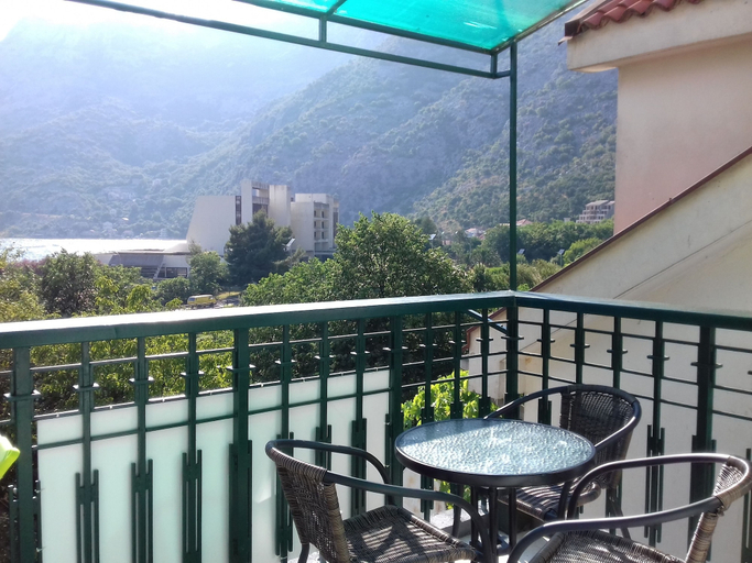 Others 4, Apartmani Mozaici