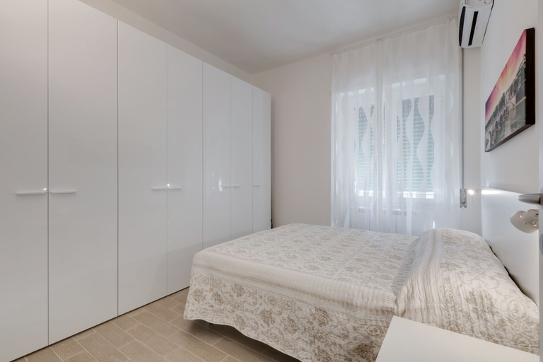 Bedroom 3, Trastevere White Apartment, Rome