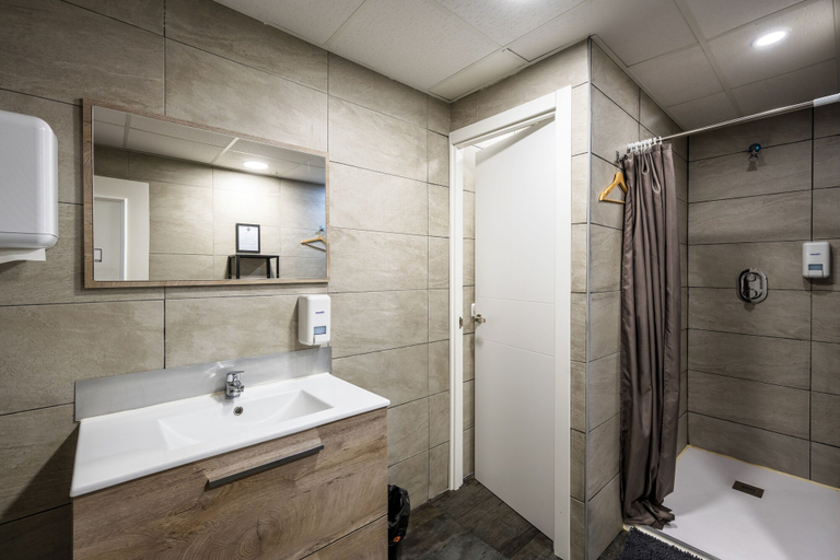 Bathroom 4, The Venue Hostel Boutique, Valencia