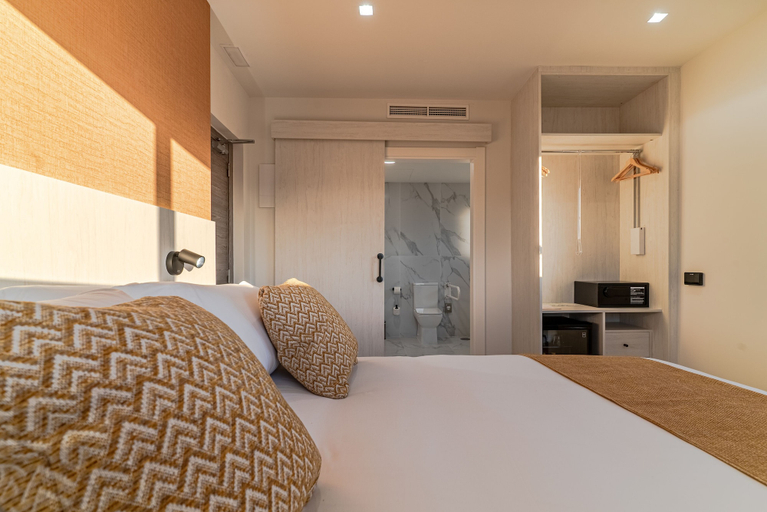 Bedroom 4, Ramada Resort by Wyndham Puerto de Mazarron, Murcia