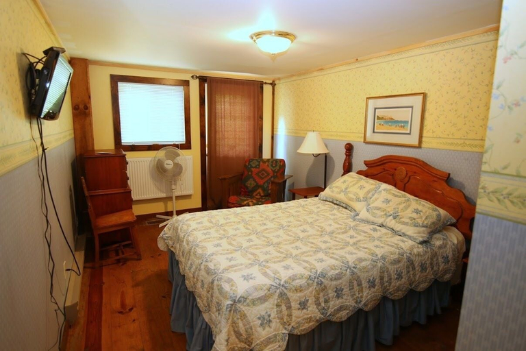 Bedroom 3, Salt Ash Inn, Windsor