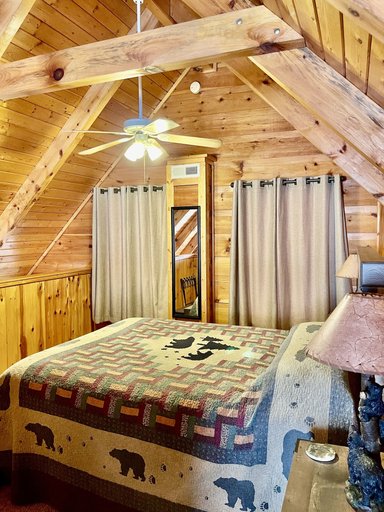 Bedroom 2, Beary Charming, Sevier