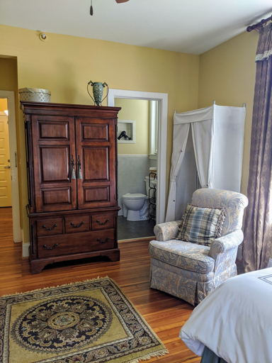Bedroom 3, Grand Lux Inn, Coffee