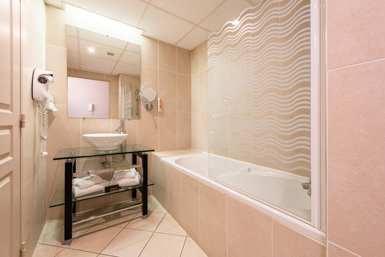 Bathroom 5, Residence de Diane, Haute-Garonne
