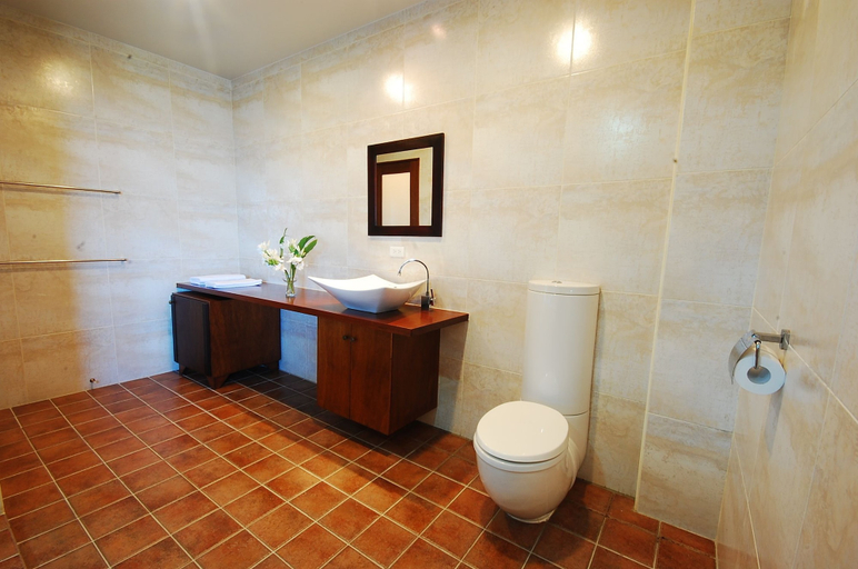 Bathroom 4, March Three Inn, Yilan
