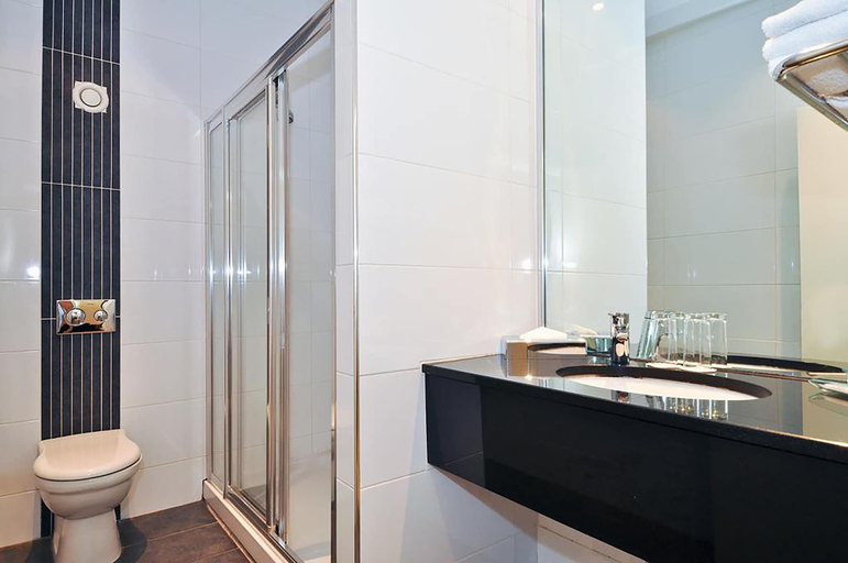 Bathroom 4, Skeffington ArmsHotel