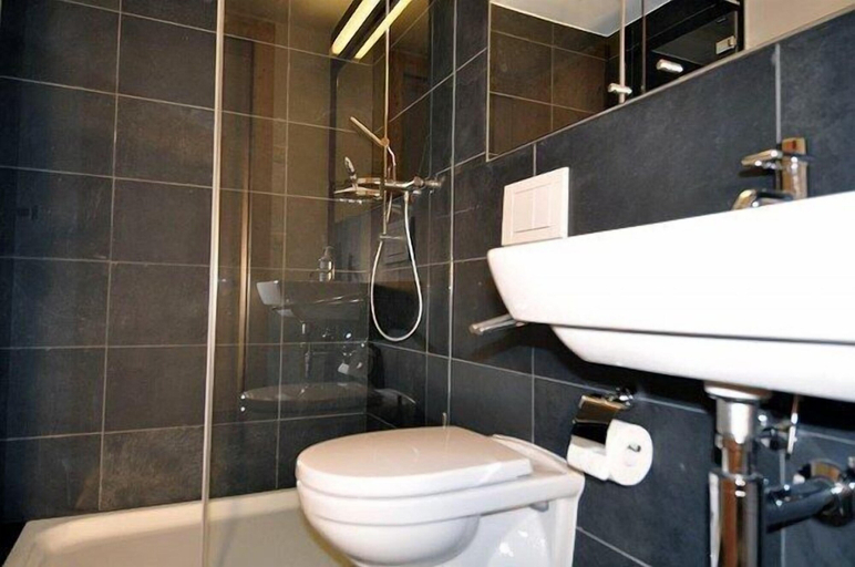 Bathroom, Nachtigall EG, Raron