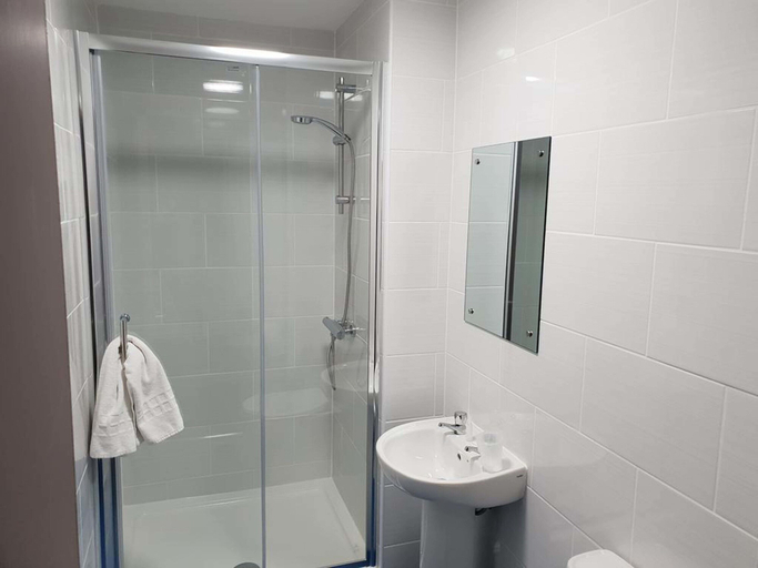 Bathroom 4, The Kingstanding Inn, Birmingham
