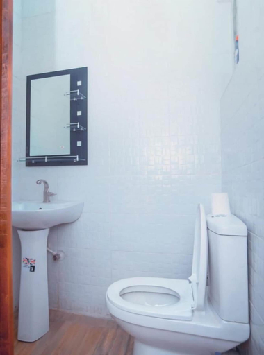 Bathroom, Mconyx Apartment, Mainland
