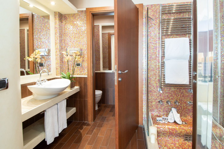 Bathroom 5, Hotel Silver, Milano