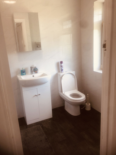 Others 4, Inviting 5-bed House in Eastbourne, East Sussex