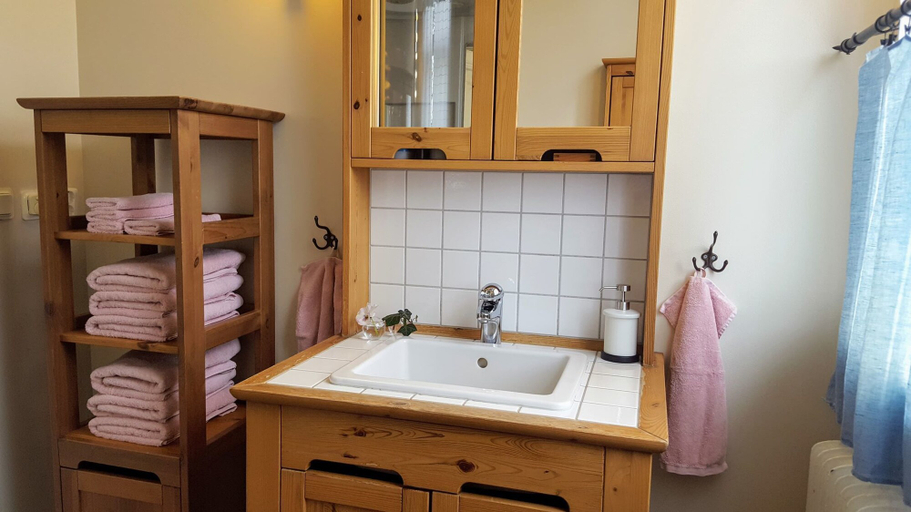 Bathroom 3, Hagbackens Gård Bed & Breakfast, Örebro