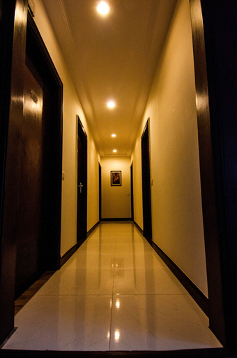 Others 5, Hotel Africa Avenue, Delhi